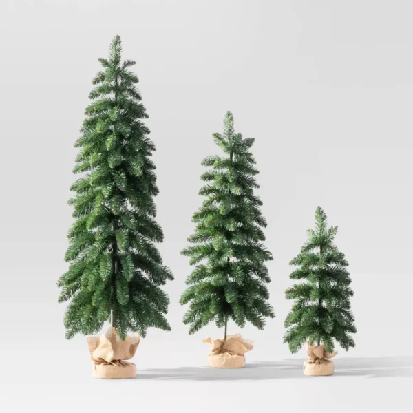 Paquete de 3 árbolitos de Navidad de abeto Alberta sin iluminación y con base de arpillera - Wondershop